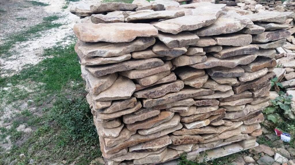 Галтованная фантанка используется в случаях, когда поверхность должна быть неровной или иметь природный вид. 