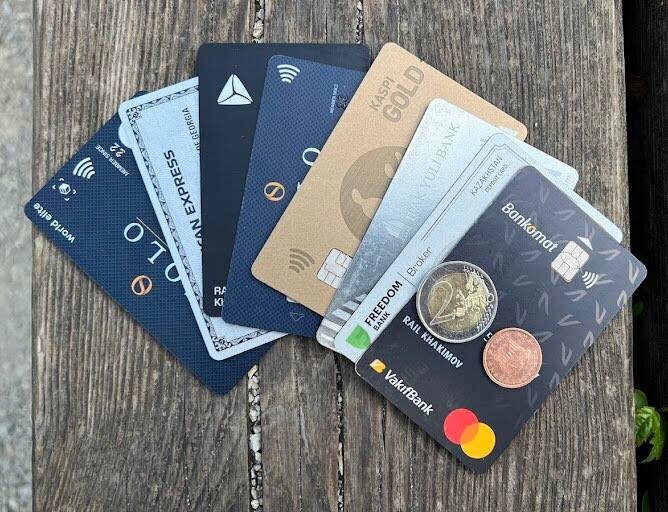 4 иностранные карты, которые можно открыть удаленно и самостоятельно россиянину в 2025
