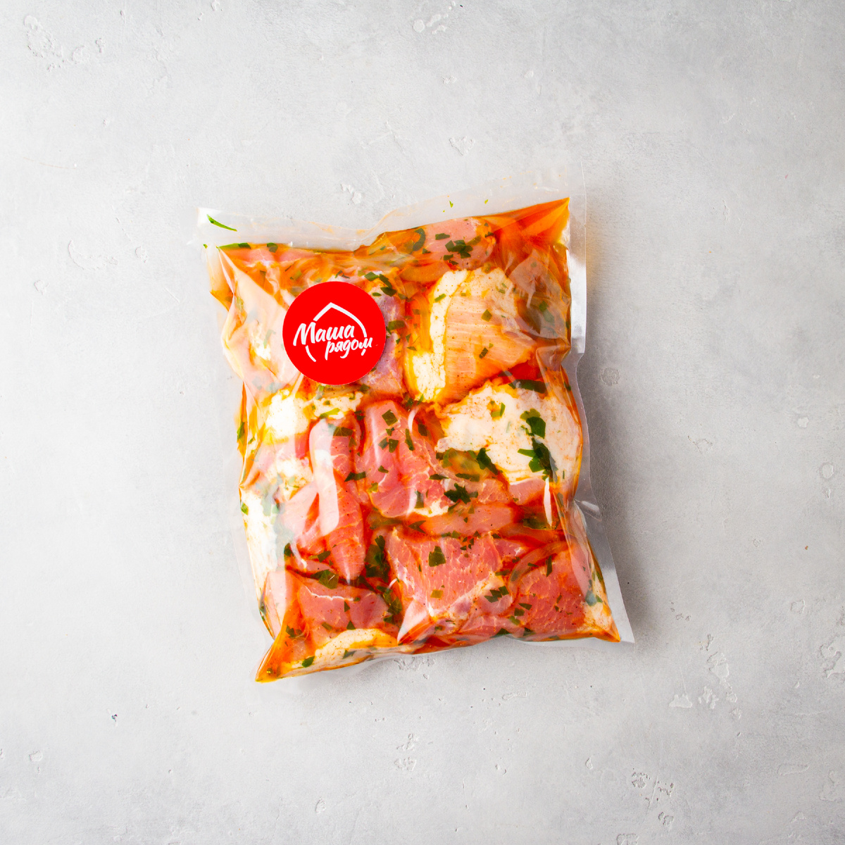 Состав: свиная шея, маринад — лук репчатый, соль, перец черный молотый, паприка копченая, масло подсолнечное, петрушка, лавровый лист.
Мы готовим из парного мяса. Отменный вкус маринада, кусочки мяса отобраны нами лично (идеальны как для решетки так и для шампура). Вес нетто 1000 гр, 800 гр чистого продукта