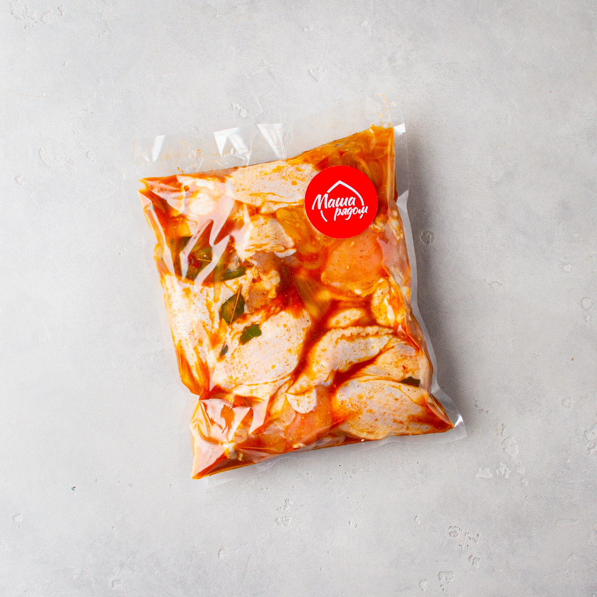 Состав: куриные крылья, маринад — лук репчатый, соль, перец черный молотый, паприка молотая копченая, масло подсолнечное, соевый соус, чеснок гранулированный, перец красный молотый, соус Свит Чили, лавровый лист.
Мы готовим из парного мяса. Отменный вкус маринада, кусочки мяса отобраны нами лично (идеальны как для решетки так и для шампура). Вес нетто 1000 гр, 800 гр чистого продукта