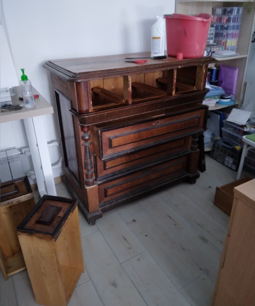 Вид комода в момент покупки и доставки в офис