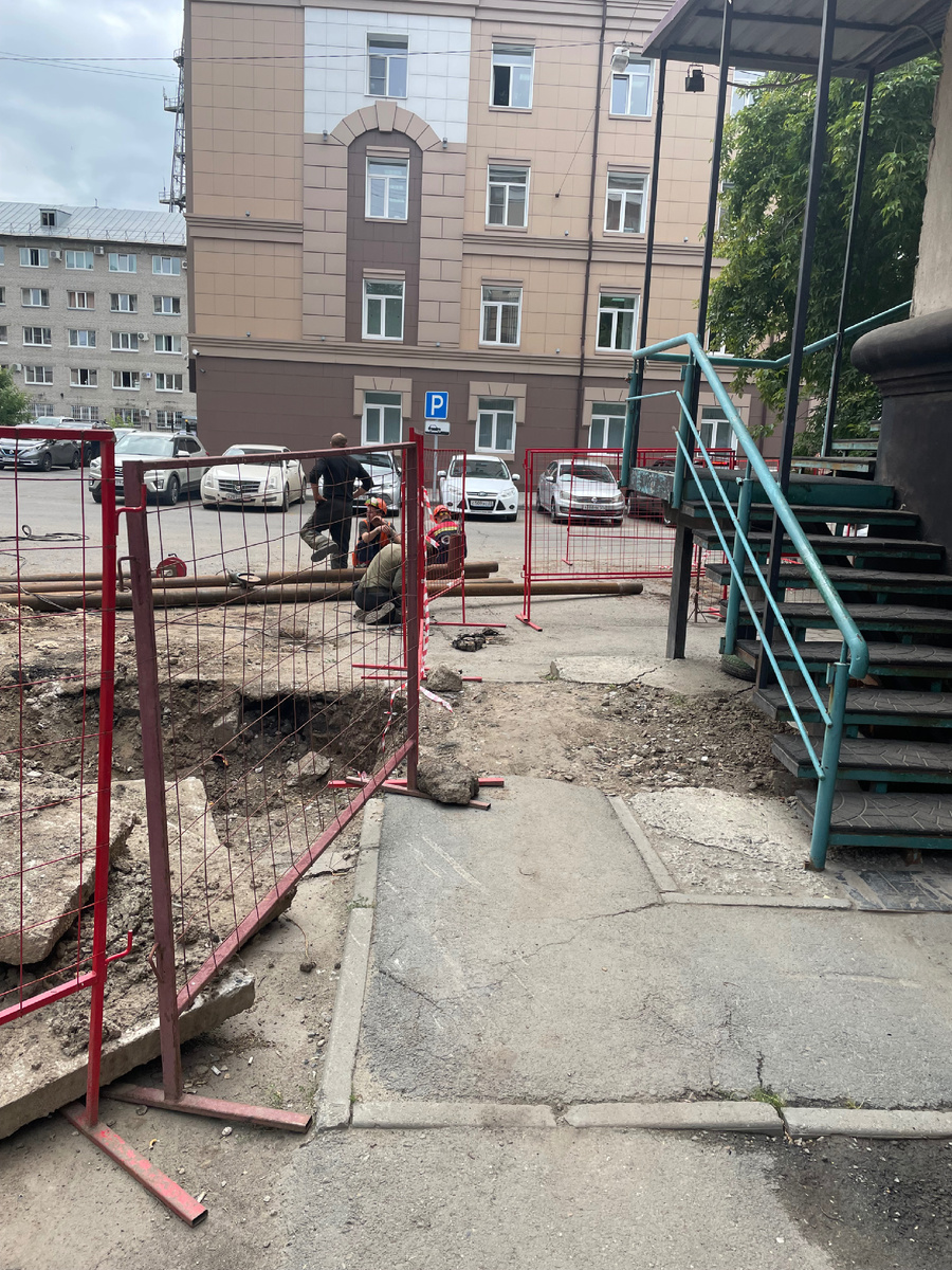 Класс первый раз увидела движняк, но один человек работает, а трое остальных? 