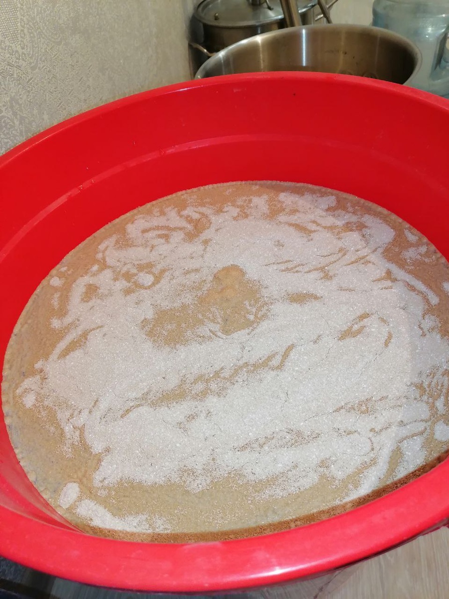 Сверху прикрыть крышкой, и этого вполне достаточно.