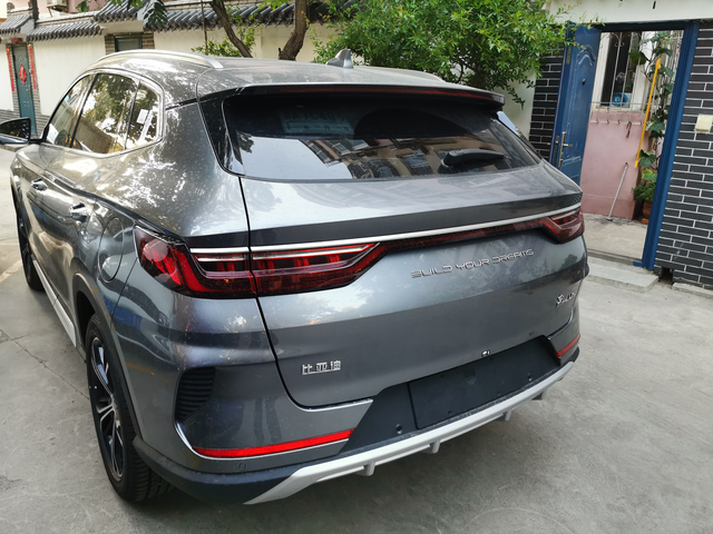 Фото 2. Задняя часть BYD song plus.