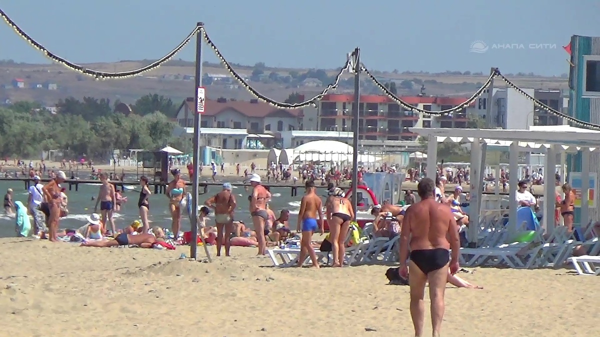 Городской пляж в Анапе 15 июля 2025