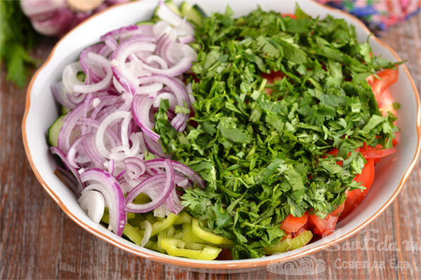 Очень вкусный овощной салат по-грузински (все дело в интересной заправке)