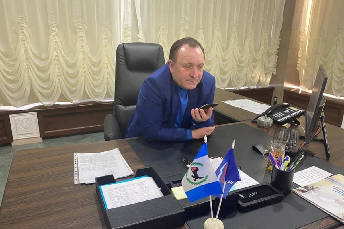 Леонида Фролова упрекнули в том, что пока он публикует фото с бойцами СВО, его дочь выкладывает снимки роскошной жизни на Западе. Фото: Сайт партии "Единая Россия" / https://irkutsk.er.ru/