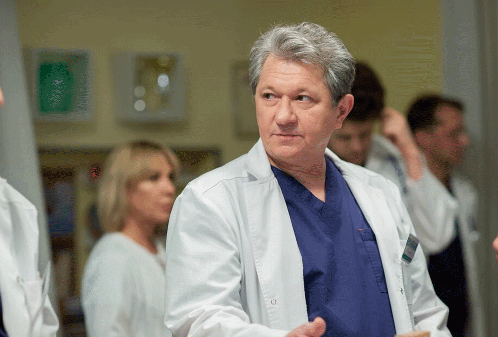 Андрей Ильин в роли хирурга Геннадия Кривицкого в сериале "Склифосовский"