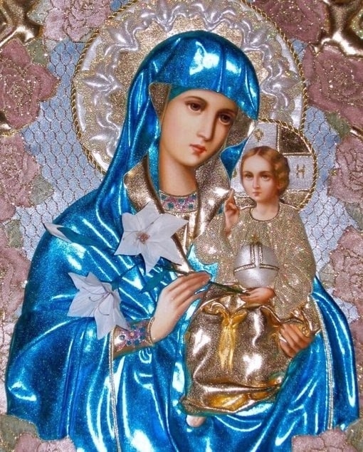 Матушка Пресвятая Богородица слышит голос каждого взывающего к Ней. Фото из свбодного источника в Интернете. 