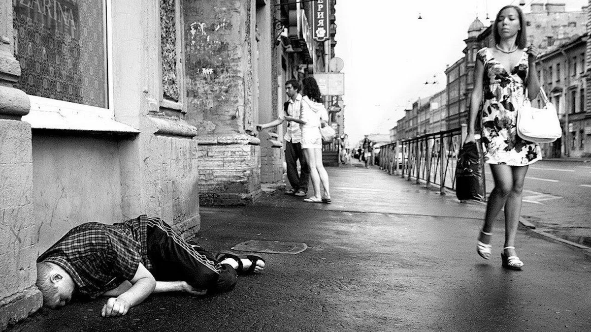 как это страшно..безразличие..бесчеловечность..