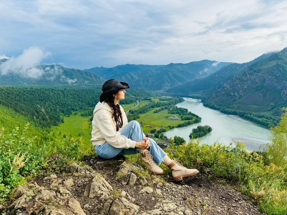    Актриса Анастасия Сиваева на отдыхе в Республике Алтай. Источник: t.me/sivaevatg