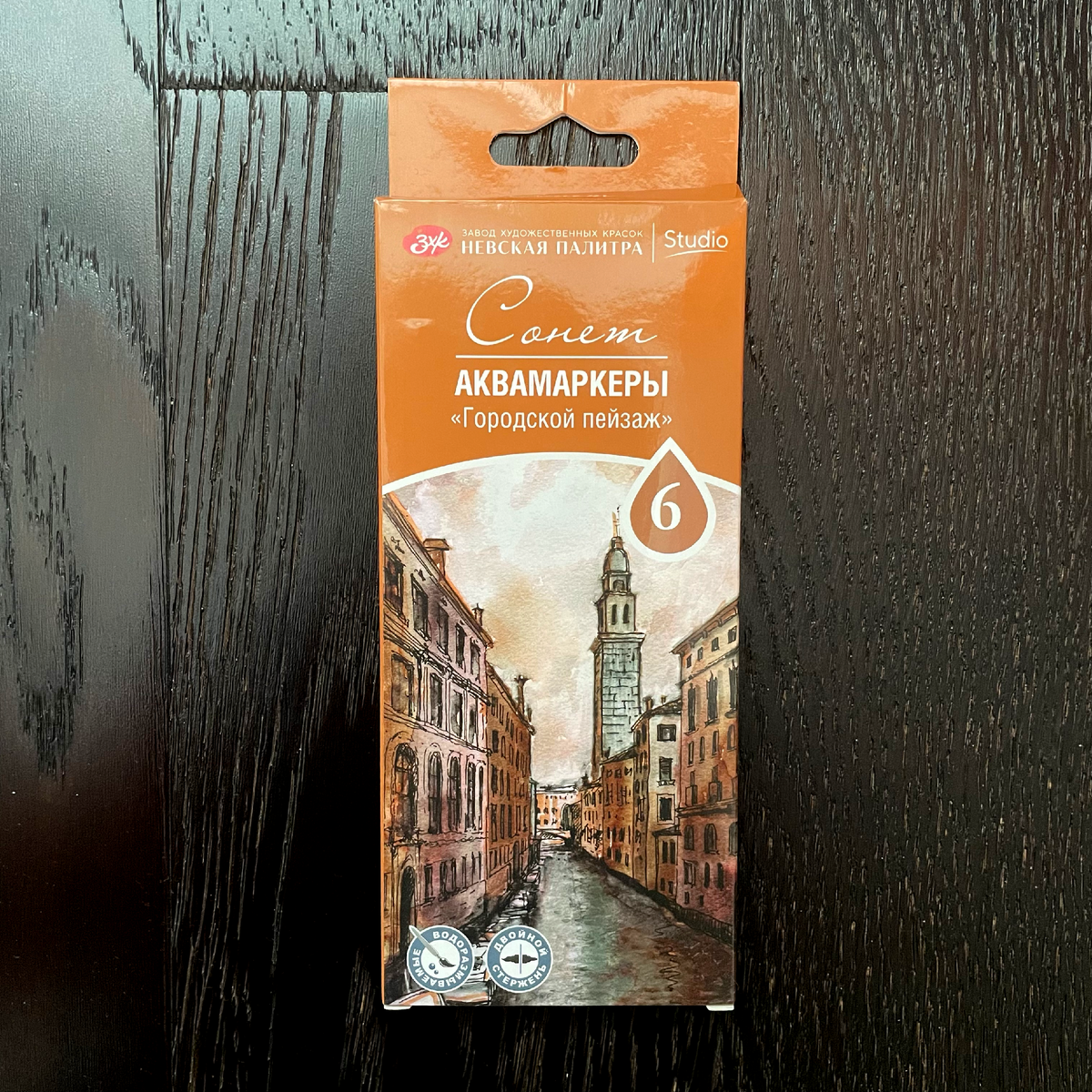 Небольшая, но уже чуть помятая упаковка.