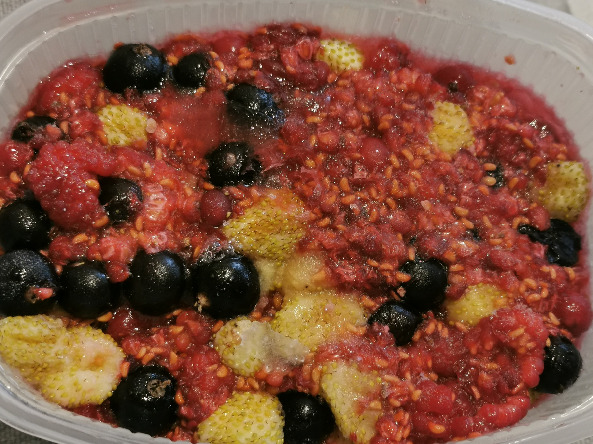 Ягоды и немного сахара ☺️😋