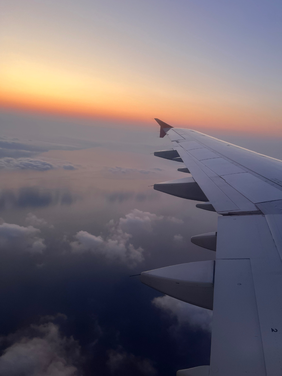 Все же фоткают облака во время полёта?))