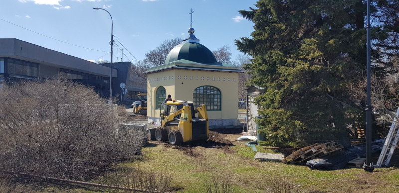 Во время строительства. На заднем плане - речной вокзал. Фото И.Меркова. Из открытых источников