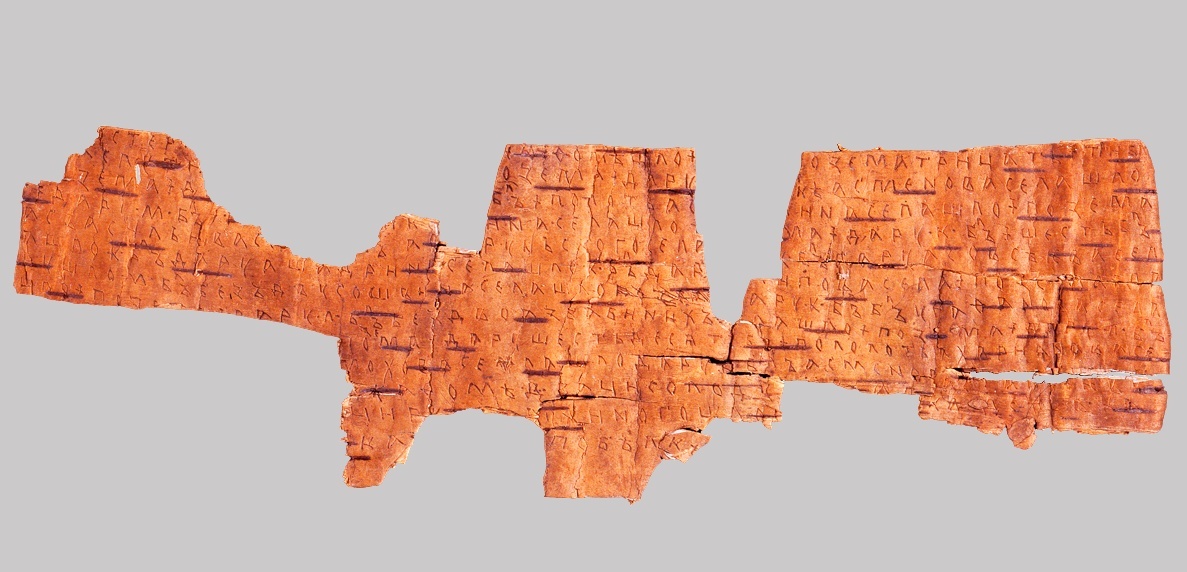 Берестяная грамота № 1. Новгород, 1380–1400 гг. Береста, процарапывание. 14,8×1,4 см