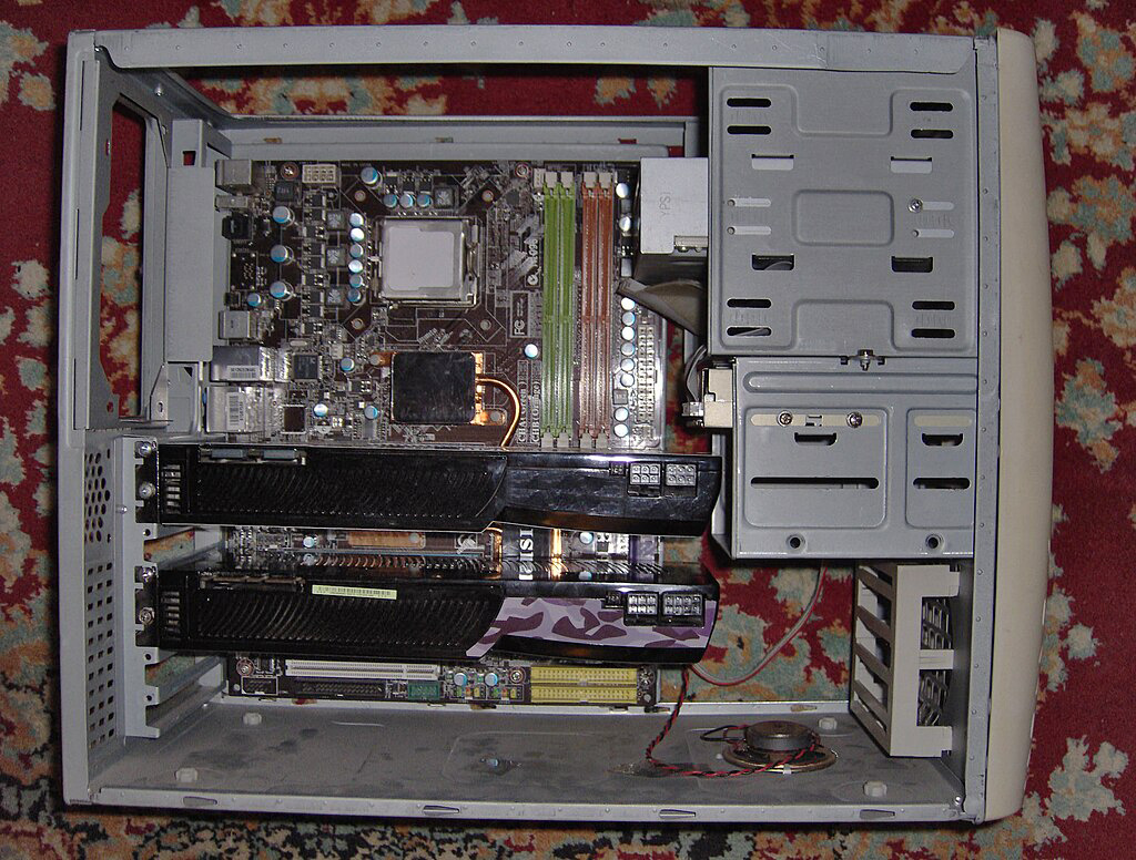 Две видеокарты в ПК в 2025 году: кому, а главное — зачем? Авторство: Ростислав Александрович Луценко. Собственная работа, CC BY-SA 4.0, https://commons.wikimedia.org/w/index.php?curid=144930296