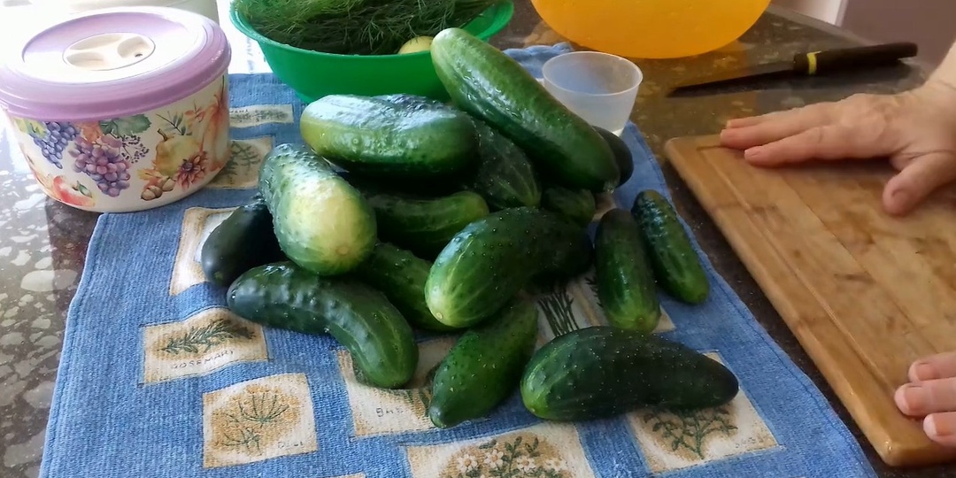 Салат из огурцов на зиму. Я его делаю каждый год.