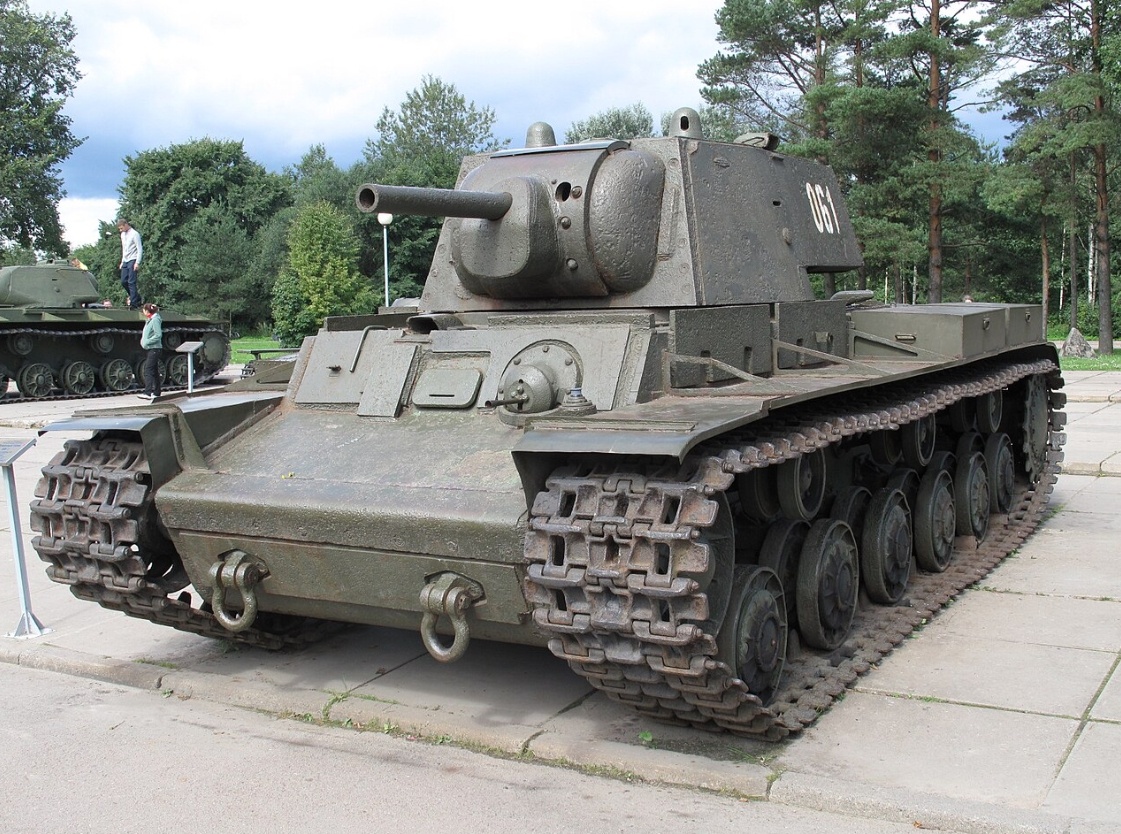 Танк КВ-1, аналогичный тому, что принимал участие в бою под Расейняем