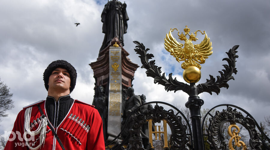     Памятник Екатерине II Елена Синеок, ЮГА.ру