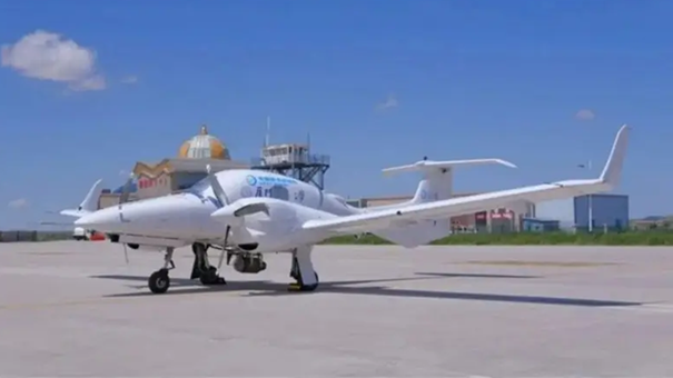 На фотографии тот самый самолет, для которго в Китае на 3D-принтере напечатали авиационнный двигатель. Фейк или правда? Неужели возможен 3D-двигатель?