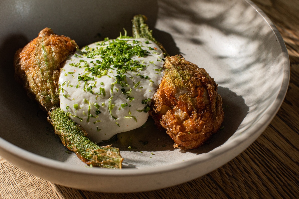 Цветы цукини с имбирем и муссом из лангустинов,Touché