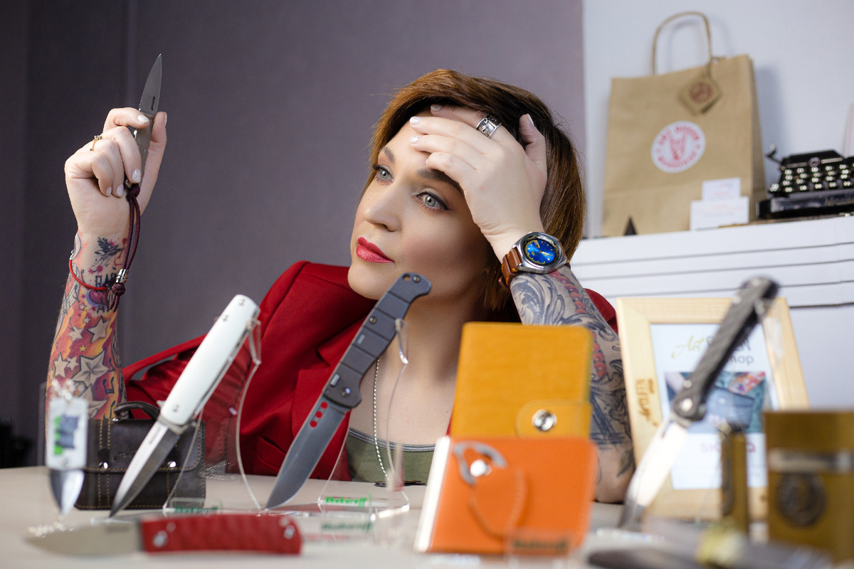 Нина Маршак в фотосессии проекта "Нина и Ножи", по мотивам сериала "Ход королевы" (фотограф Руслан Самарин).