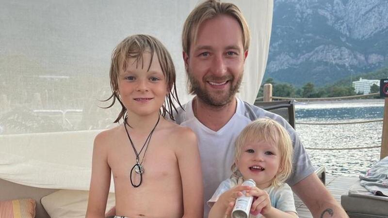 Плющенко с сыновьями