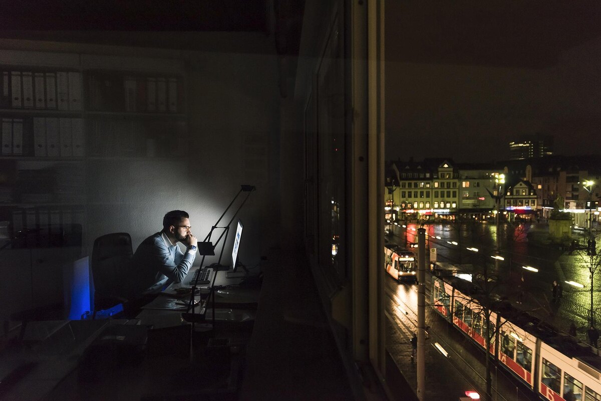 Westend 61 / Getty Images📷Частые рабочие встречи мешают фокусной работе, принятию решений и восстановлению