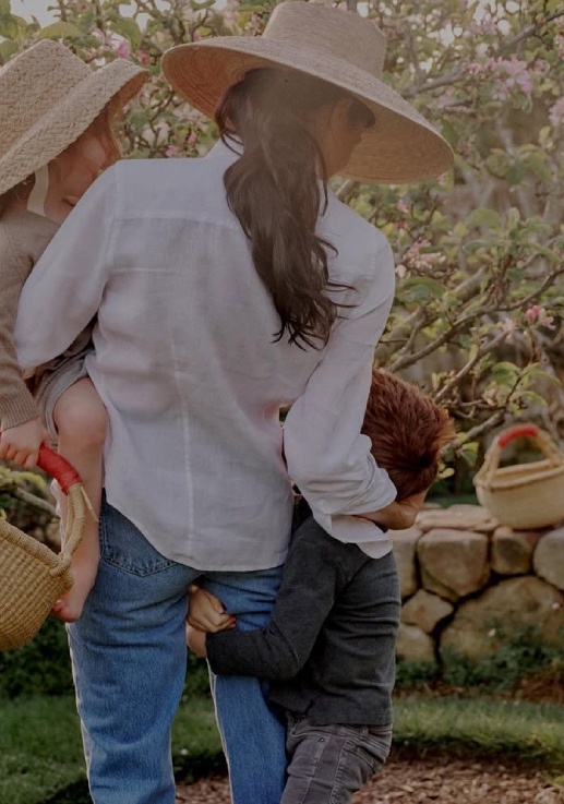 Детишки, которых никто даже толком разглядеть не может. 