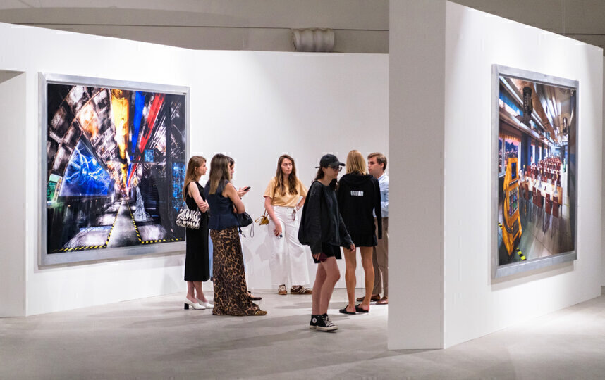    На выставке представлено более 600 работАлена Бобрович