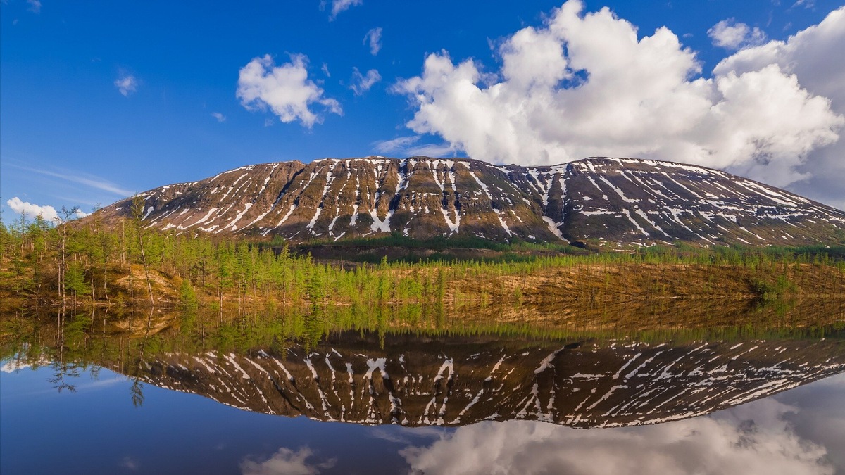 Площадь плато Путорана сравнима с площадью Великобритании, но сложный рельеф и суровый климат сделали это место почти необитаемым. Фото: Кирилл Уютнов / Wikimedia