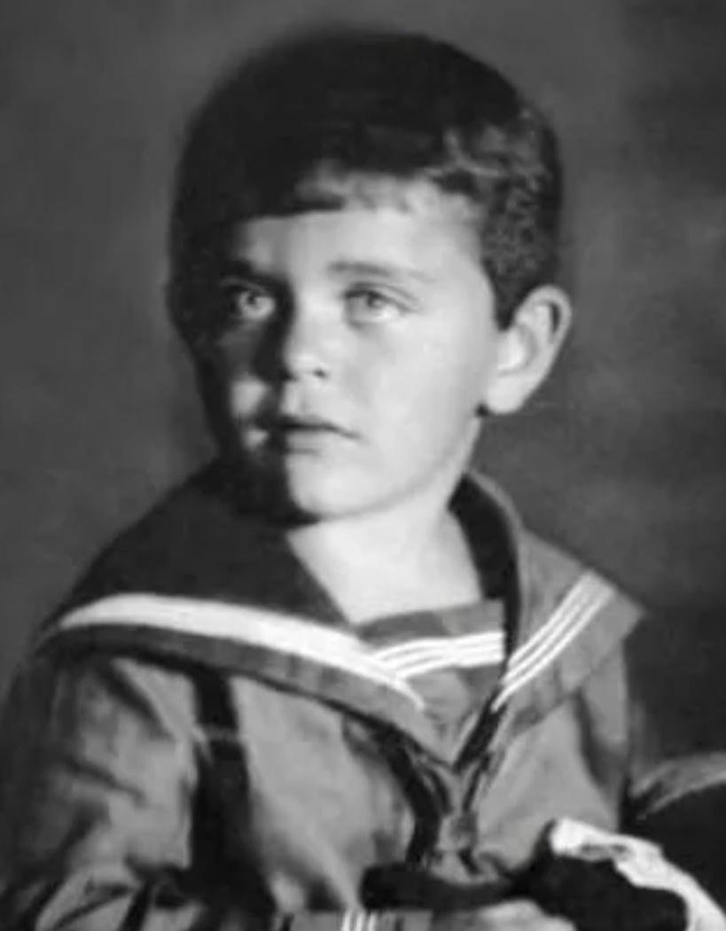 Аркадий Штейнбок (Арканов) в детстве.