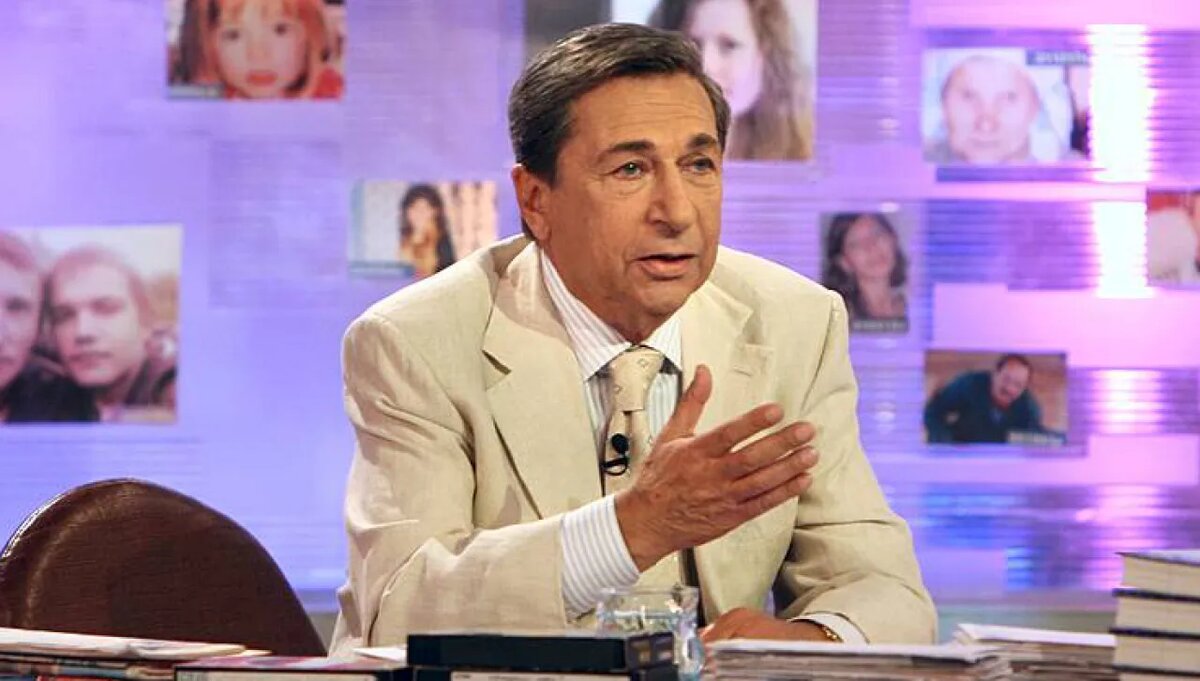 Кадр из телепередачи "Жди меня"