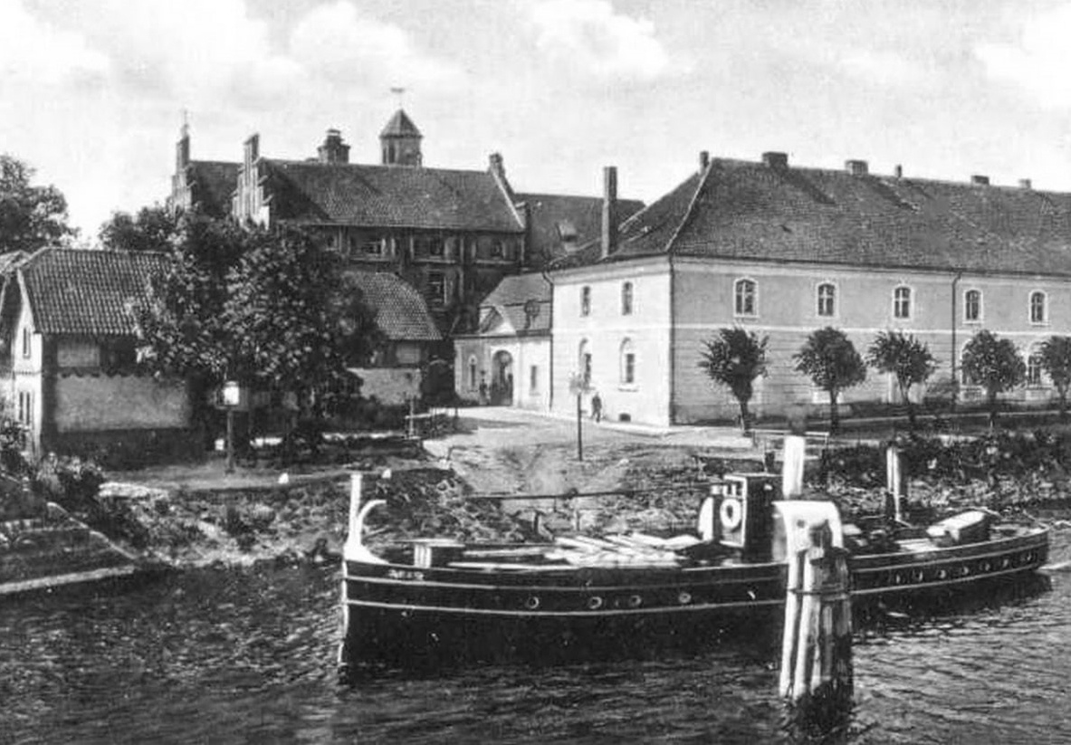 Фото замка Тапиау в начале XX века