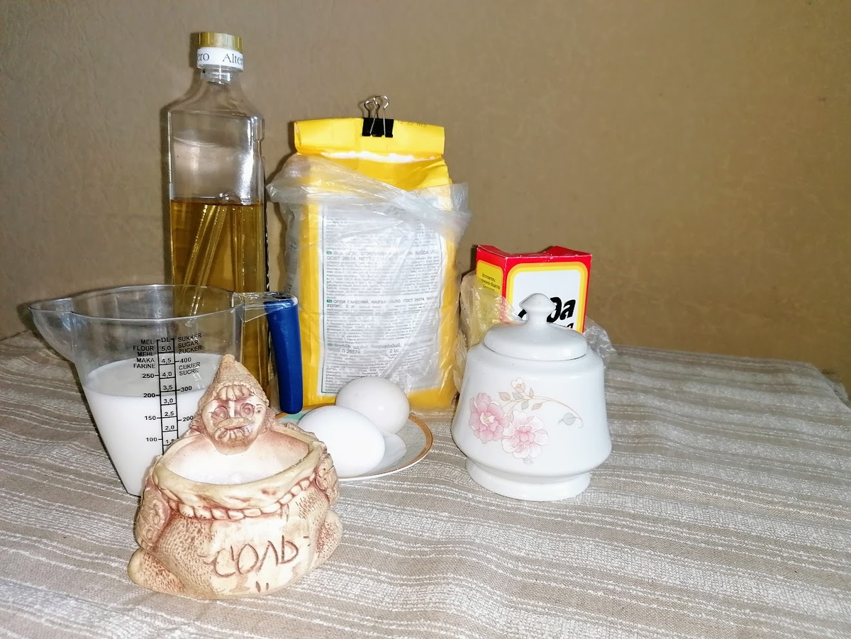 Продукты для теста. Удобно сначала все собрать в одно место, а потом готовить