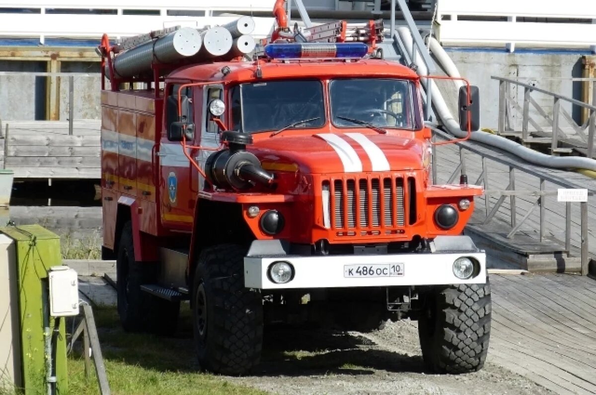    Ночью в центре Владимира пожарные тушили частный двухэтажный дом