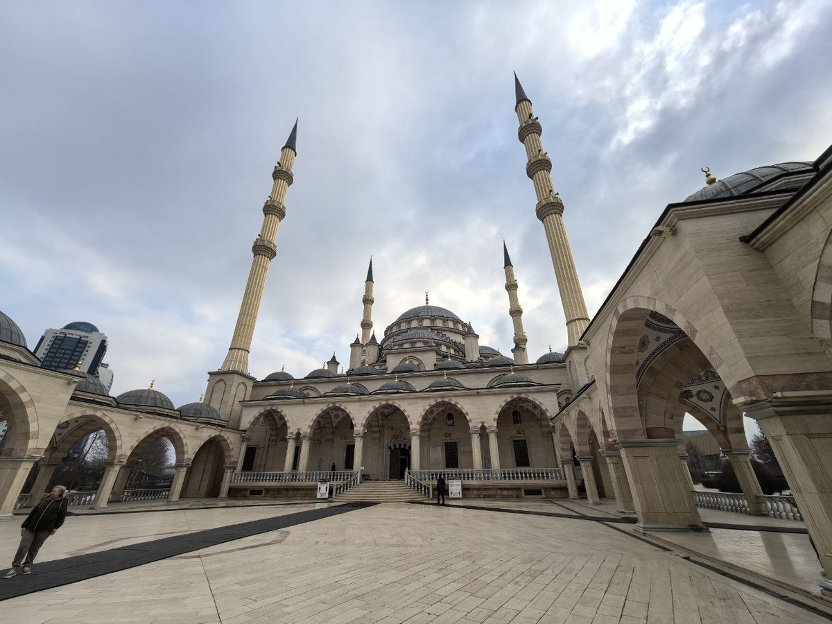 Мечеть Сердце Чечни в Грозном снаружи