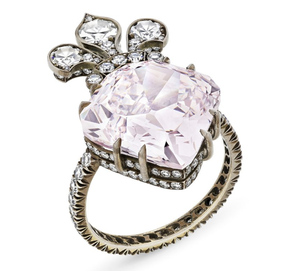 Кольцо Марии-Антуанетты, принадлежавшее её дочери. Продано на аукционе Christie's в июне 2025 года.