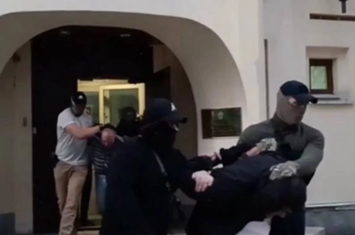    Появились кадры задержания начальника полиции аэропорта Нижнего Новгорода