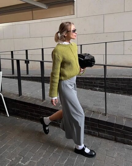    Стоит надевать под летнюю обувь носки или нет – зависит от ситуации.соцсети @lanaleroy