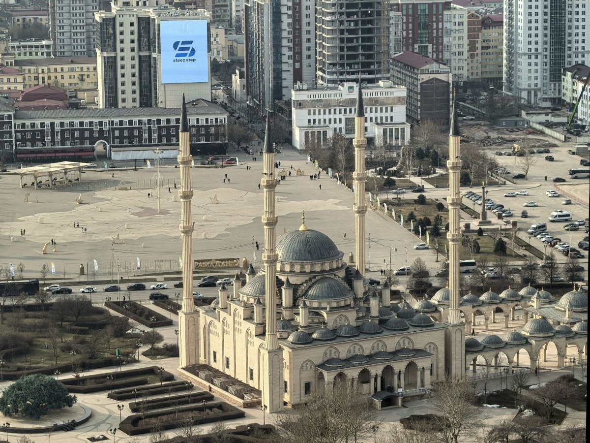 Вид сверху на мечеть «Сердце Чечни»