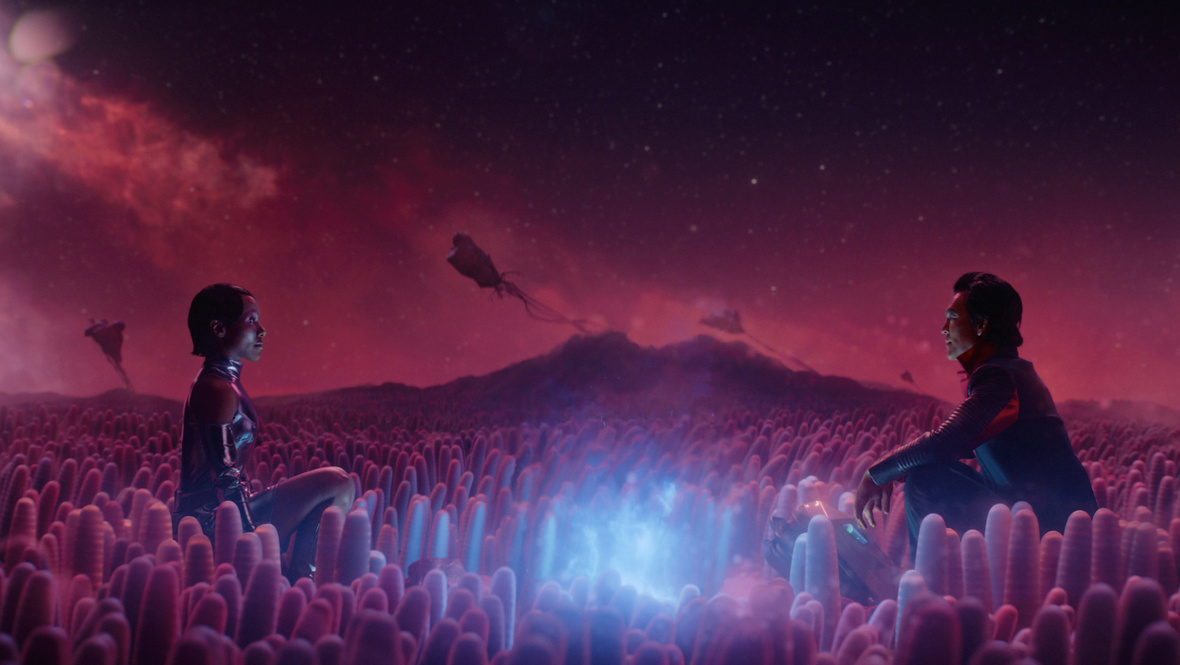    Кадр из сериала «Киллербот», создатель Крис Вайц, Пол Вайц, Apple TV+