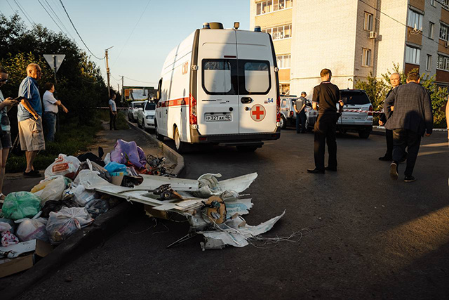    Вечером 10 июля обломки сбитого БПЛА рухнули в районе улицы Моковской в Курске