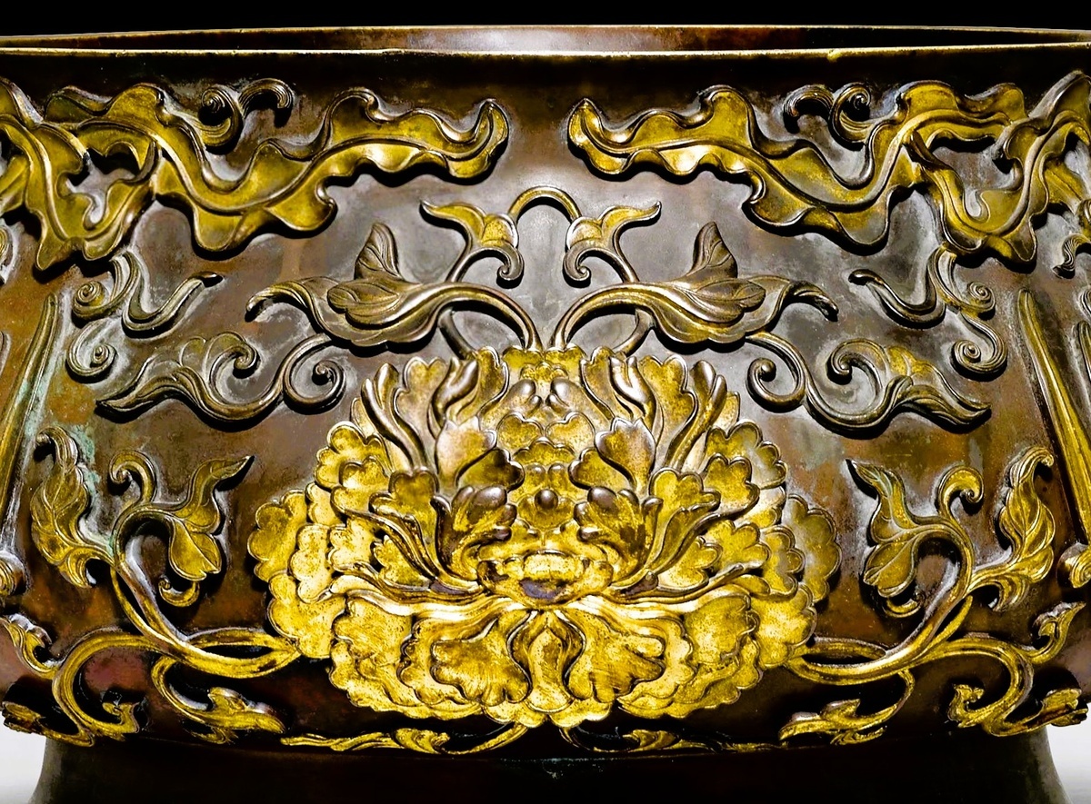 Императорская бронзовая курильница «Феникс и пион», ок. 1700 года