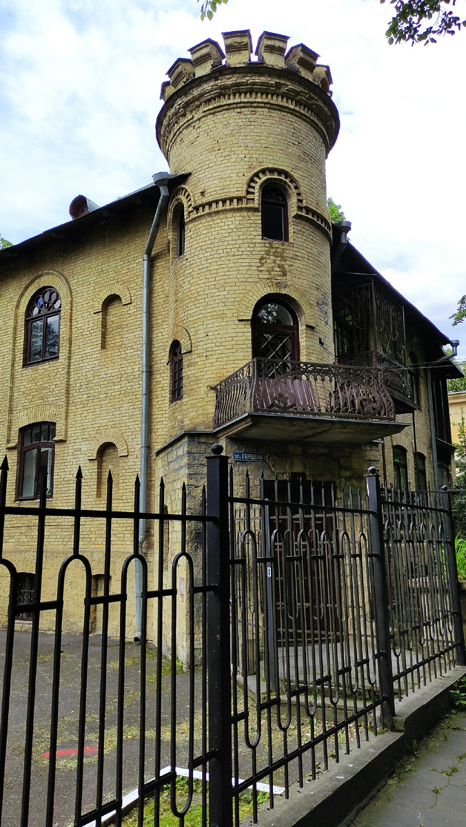 Здание на ул. Герцена. Фото автора