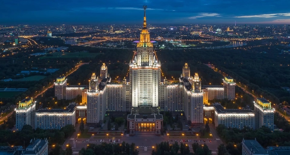 МГУ - один из топовых вузов нашей страны, в который стремятся поступить многие выпускники