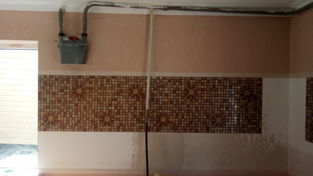 Клею пластиковые панели фартука