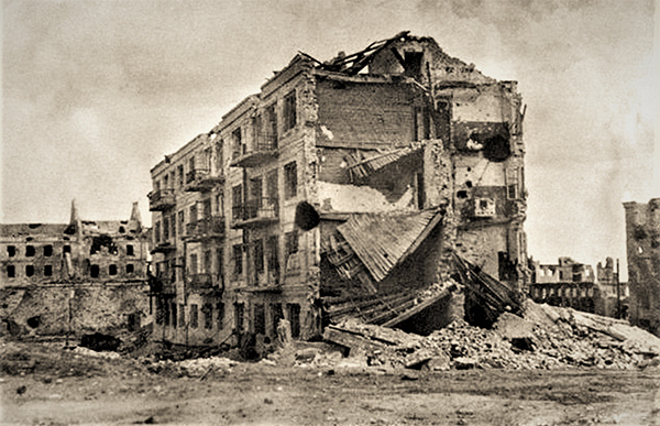 Дом Павлова после окончания Сталинградской битвы