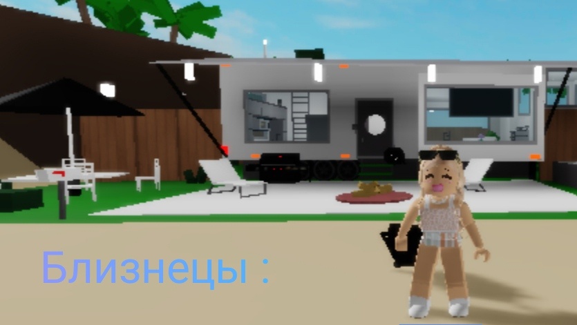 Наконец-то лето можно отдыхать на морешко  приехать на пляже загорать. 